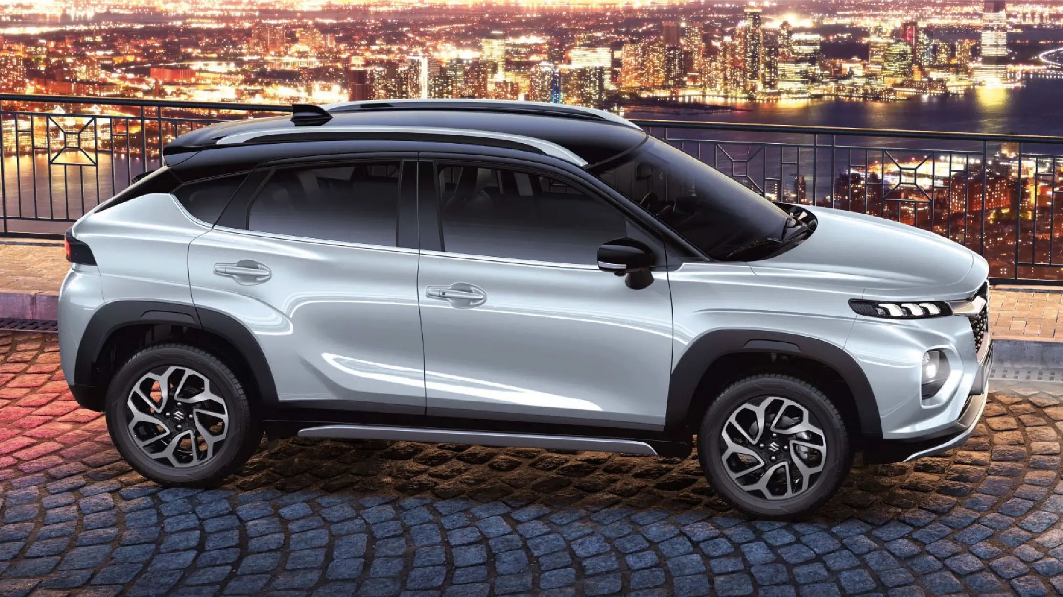 Vista lateral de un SUV Suzuki Fronx Híbrido, con un diseño elegante y urbano.