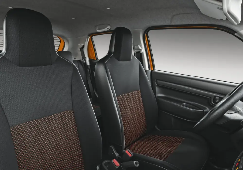 Vista interior Suzuki S-Presso con freno de mano mecánico